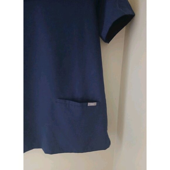 Figs Casma Three Pocket Scrub Top - Picture 3 of 8
